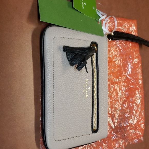 kate spade Handbags - Kate Spade leather wristlet